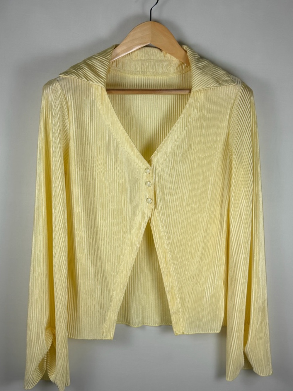 Yellow Pleated Button Front Blouse L Flowy Stretch Textured Top Soft Girl Y2K
